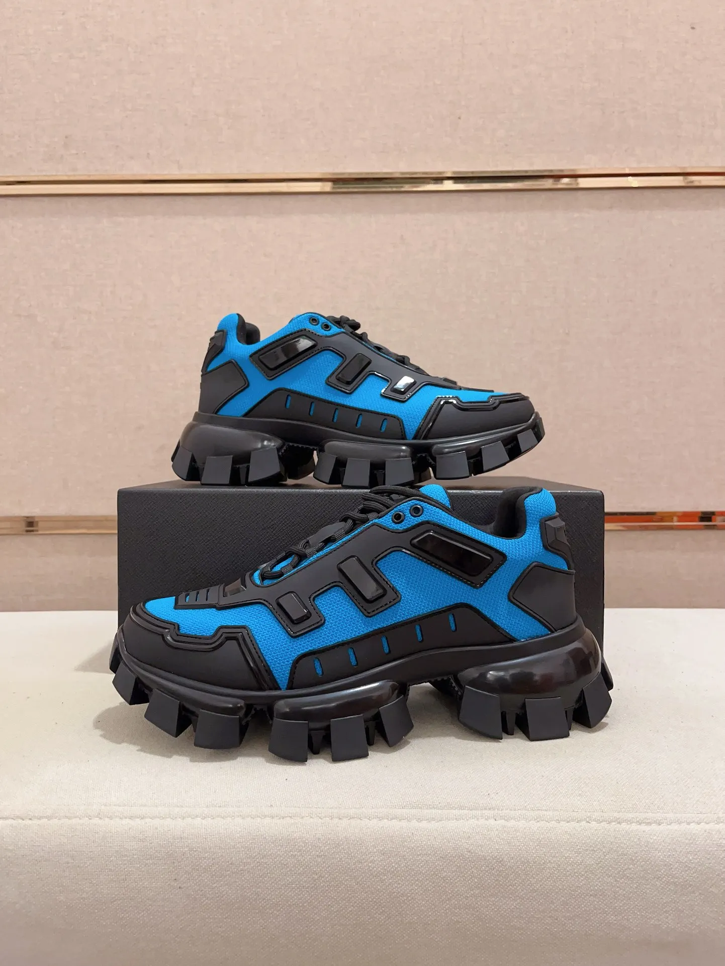 Men's Men's Shoes 💰 620💰 ✔️✔️✔️High-quality new PRADA counters are launched at the same time. The new men's shoes and 😘fabrics are selected from first-layer cowhide. Lining: imported elastic mesh➕cowhide lining. 👍🏿High-end☄️Open-molded non-slip rubber outsole, exquisite lines, simple and elegant, comfortable and high-end for leisure travel. Number of yards: 38 to 44.